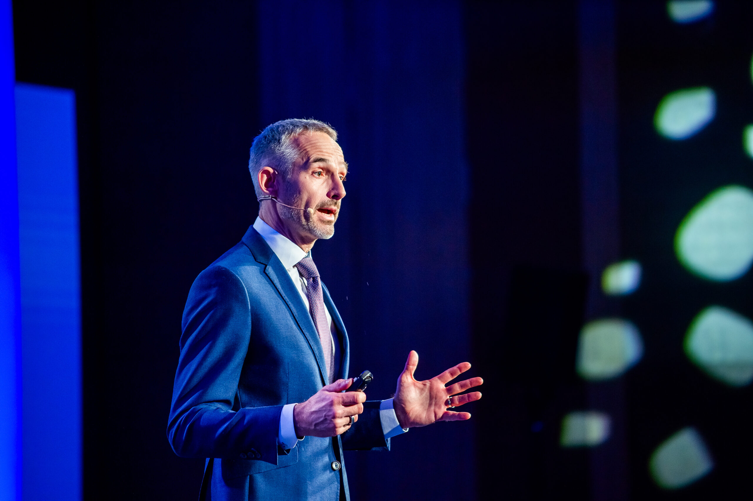 Eesti Tööandjate Keskliidu innovatsiooni käivituskoja juht ja OIXIO Grupi juhatuse esimees Ivo Suursoo rõhutas majanduskonverentsil “Tuulelohe lend 2024”, et Eesti riigi elujõu ja jätkusuutlikkuse alus on konkurentsivõimeline majandus. Foto: Maido Parv