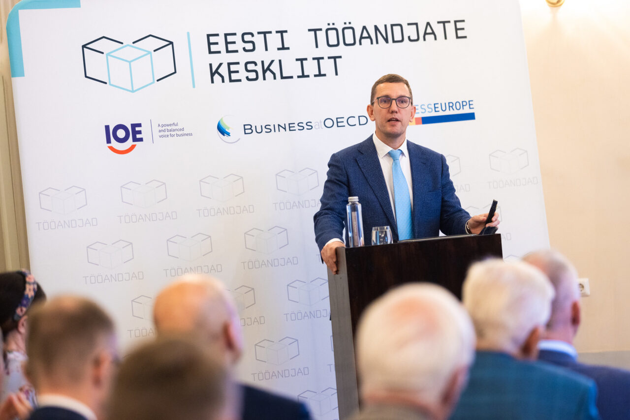 Suuremaid tööandjaid esindav Eesti Tööandjate Keskliit soovitab valitsusel järgmise aasta riigieelarvet koostades piirata oluliselt riigi kulude kasvu kiirust. 
