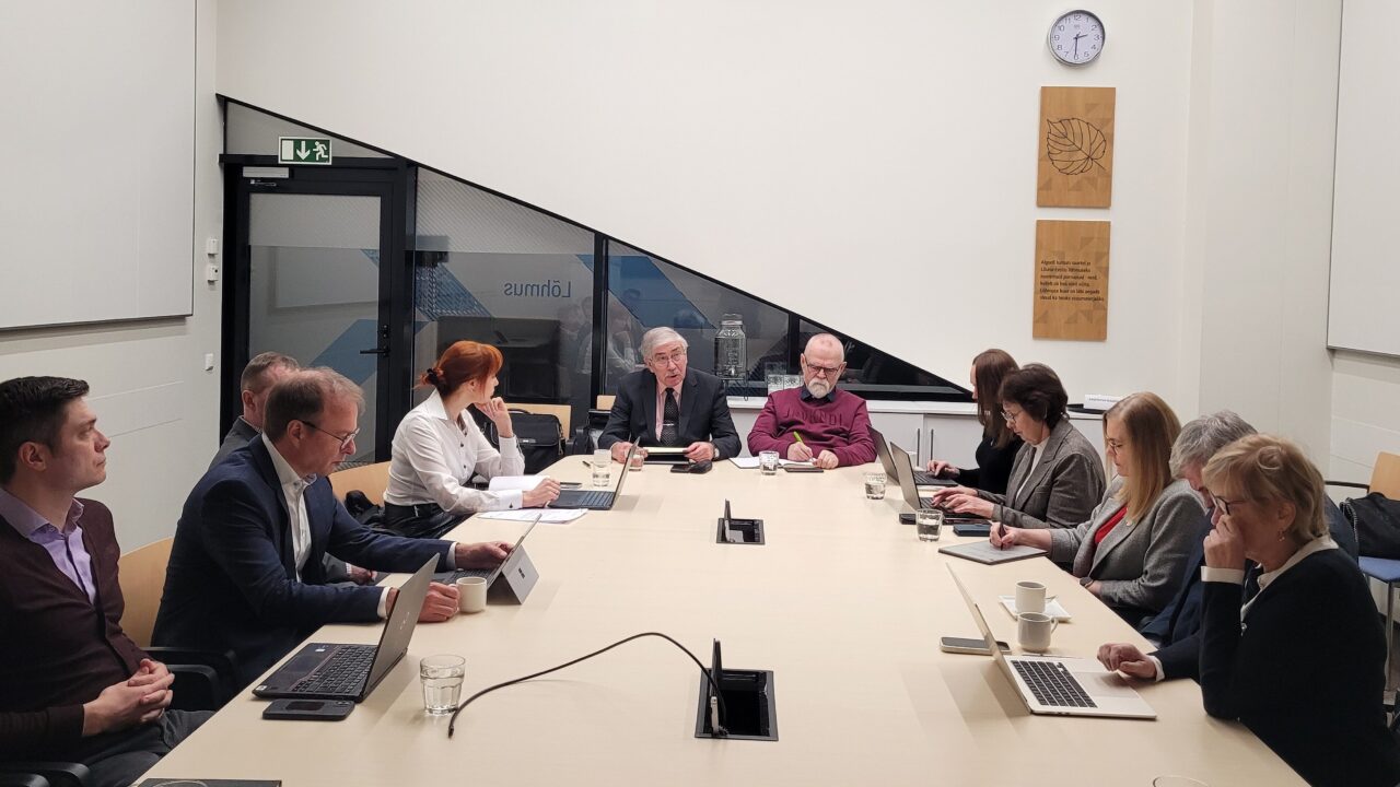 Kohtumine riikliku lepitaja Meelis Virkebau juhtimisel. Foto: Tööandjate keskliit.